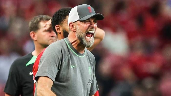 Klopp nổi giận: '4 kẻ đ&oacute; tập trung v&agrave;o, c&oacute; vấn đề về nhận thức &agrave;'