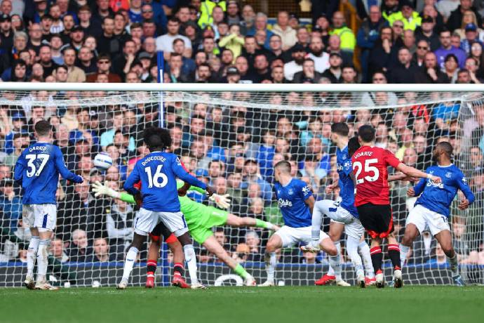 Soi k&egrave;o phạt g&oacute;c MU vs Everton, 4h00 ng&agrave;y 4/8