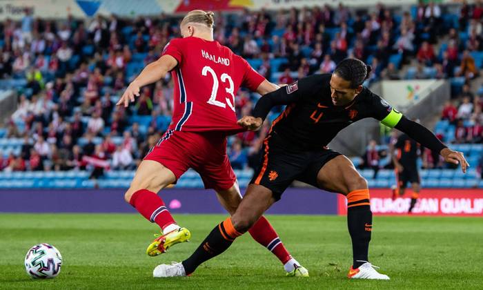 Soi k&egrave;o phạt g&oacute;c H&agrave; Lan vs Montenegro, 1h45 ng&agrave;y 5/9