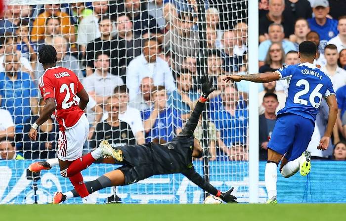 'Đồ v&ocirc; dụng! Cậu ta l&agrave;m Chelsea mất trắng đi 2 b&agrave;n thắng'