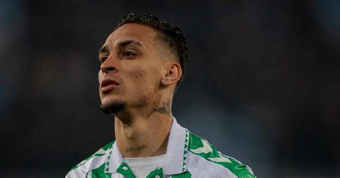 Antony bật kh&oacute;c, gửi lời xin lỗi sau khi rời MU trở lại Real Betis