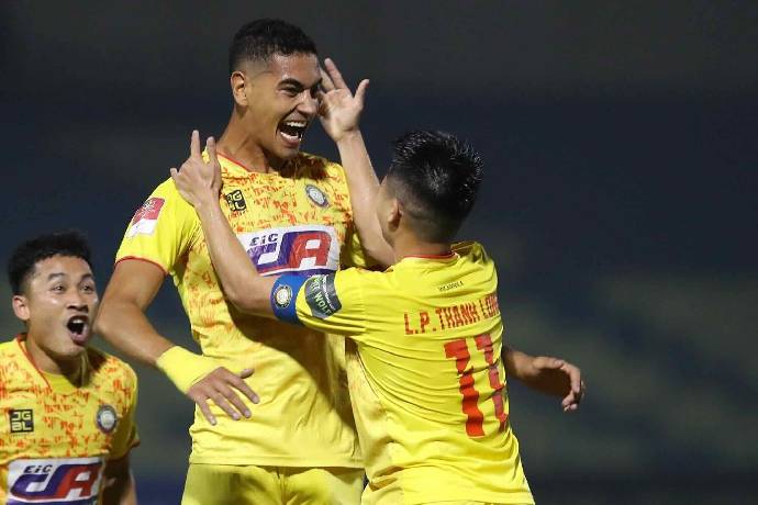 CLB Thanh H&oacute;a l&igrave; lợm leo l&ecirc;n nh&igrave; bảng