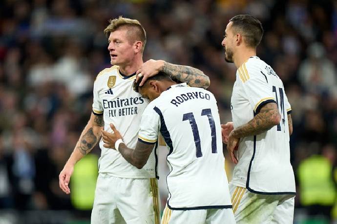 Toni Kroos thể hiện đẳng cấp, Real Madrid đ&ograve;i lại ng&ocirc;i đầu