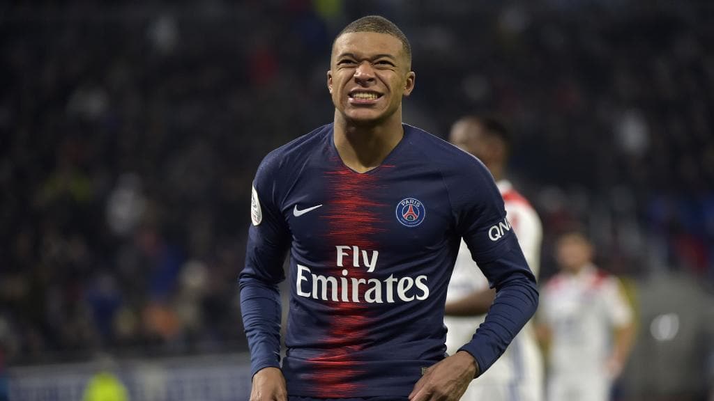 Mbappe gửi th&ocirc;ng điệp bất ngờ tới MU sau thất bại của PSG