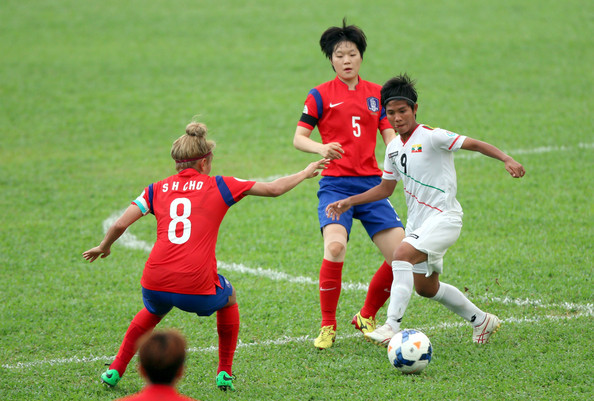 Tin tức b&oacute;ng đ&aacute; Việt Nam 4/2: Tiền đạo Myanmar quyết t&acirc;m thắng Việt Nam