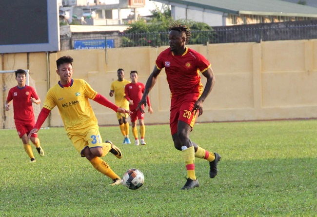Chuyển nhượng V.League 4/2: Victor Mansaray bị Thanh H&oacute;a thanh l&yacute;