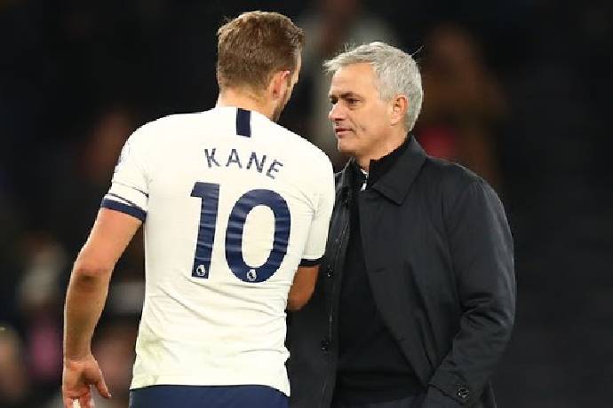 Tottenham vs Chelsea: HLV Mourinho b&aacute;o tin vui về Harry Kane