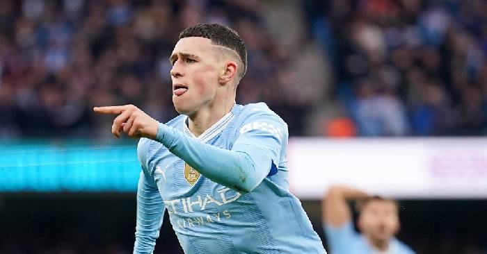 Foden lập c&uacute; đ&uacute;p, Man City ngược d&ograve;ng hạ gục MU
