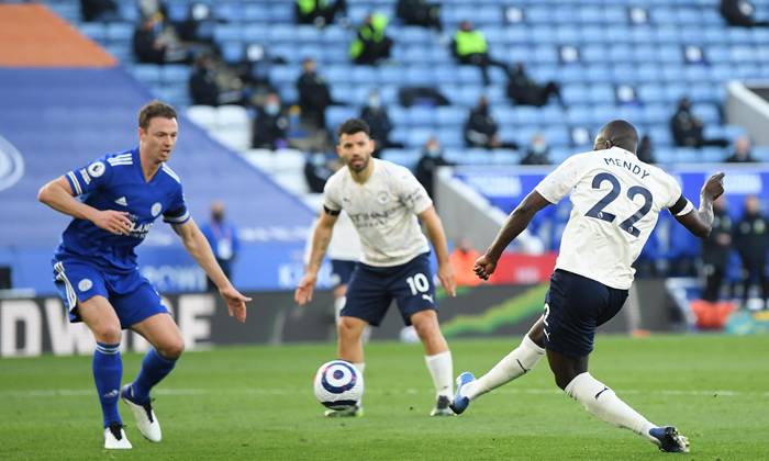 Man City biến Liverpool th&agrave;nh cựu v&ocirc; địch Ngoại hạng Anh