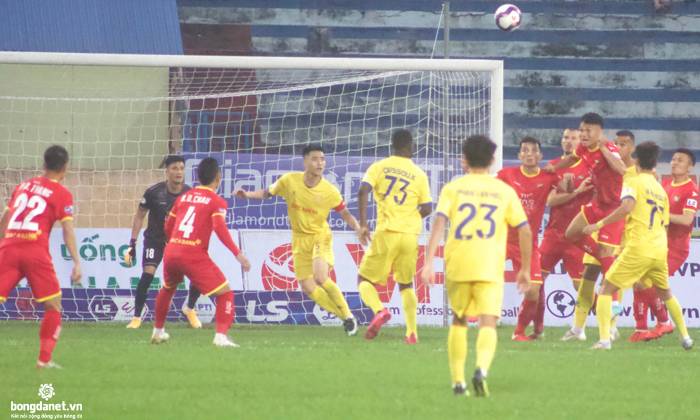 Video Nam Định 1-0 SLNA: Ph&uacute;t b&ugrave; giờ cảm x&uacute;c