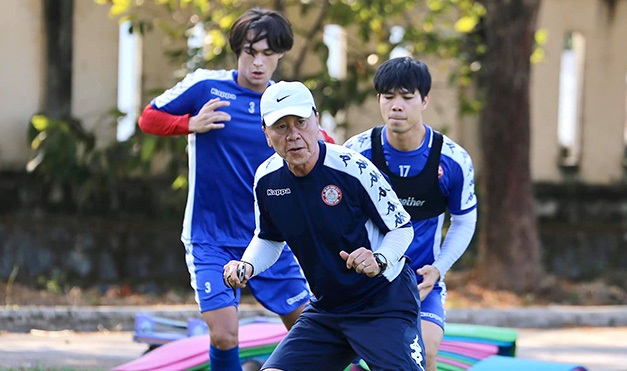 C&ocirc;ng Phượng thở kh&ocirc;ng ra hơi trước ng&agrave;y V-League trở lại