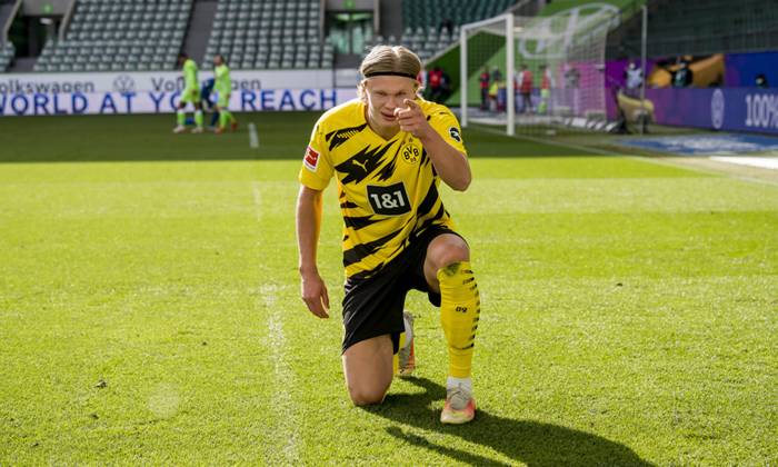 Mino Raiola gạt MU khỏi nh&oacute;m CLB c&oacute; khả năng chi&ecirc;u mộ Erling Haaland