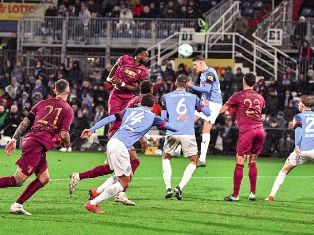 Nhận định, soi k&egrave;o Augsburg vs Holstein Kiel, 20h30 ng&agrave;y 4/5: