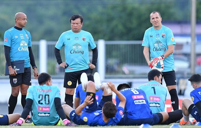 HLV Th&aacute;i Lan ca ngợi thầy Park trước đại chiến ở King's Cup