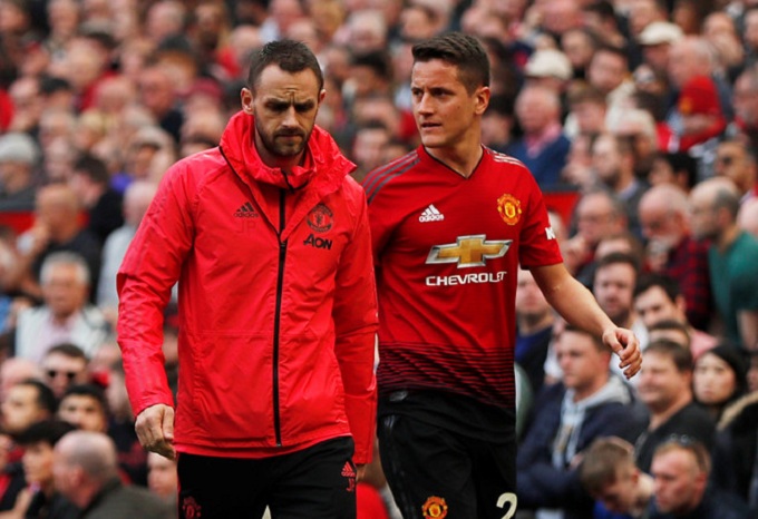 H&eacute; lộ l&yacute; do Herrera dứt t&igrave;nh với MU