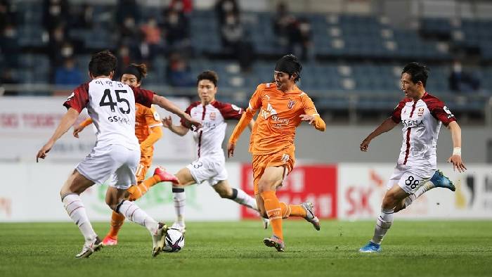 Soi k&egrave;o phạt g&oacute;c Gimcheon Sangmu vs Jeju, 17h ng&agrave;y 5/7