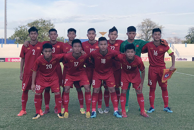 CĐV Đ&ocirc;ng Nam &Aacute; kh&iacute;ch lệ tinh thần U15 Việt Nam