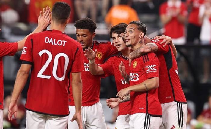 Vừa ch&ecirc; CLB 'c&ugrave;i bắp', sao 85 củ của M.U đ&atilde; gọi điện xin 'quay xe'