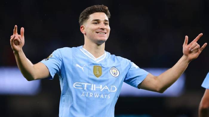 Arsenal đ&agrave;m ph&aacute;n, Man City ra gi&aacute; Julian Alvarez