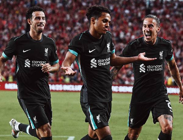 MU thua thảm Liverpool trước trận si&ecirc;u c&uacute;p Anh