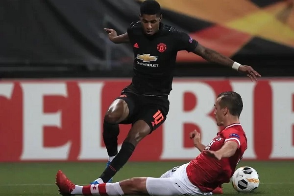 MU lập kỷ lục buồn tr&ecirc;n s&acirc;n kh&aacute;ch sau trận h&ograve;a AZ Alkmaar