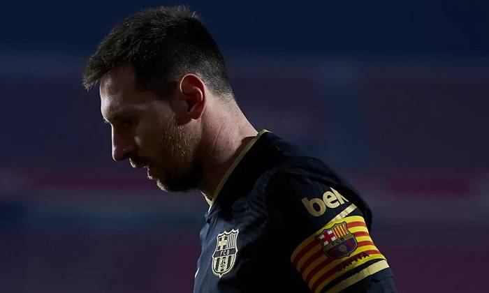 Lionel Messi &lsquo;tự c&aacute;ch ly&rsquo; khỏi tất cả c&aacute;c tin đồn chuyển nhượng