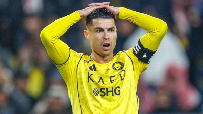 FIFA cho ph&eacute;p Al Nassr chấm dứt hợp đồng với Ronaldo