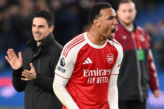 Bị ch&ecirc; 'phản b&oacute;ng đ&aacute;' HLV Mikel Arteta đ&aacute;p trả lạnh l&ugrave;ng