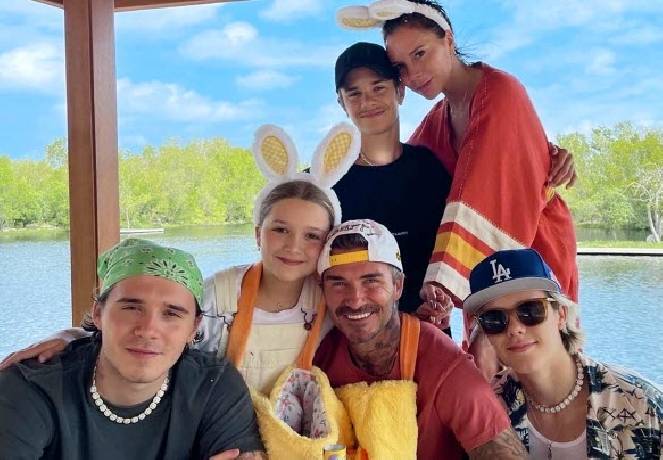 Gia đ&igrave;nh Beckham khoe ảnh hạnh ph&uacute;c ng&agrave;y lễ Phục sinh