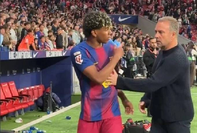 Lamine Yamal nổi c&aacute;u khi đồng đội ghi b&agrave;n