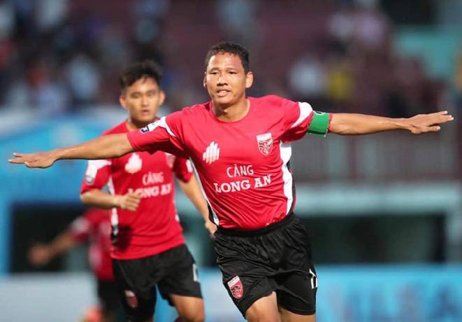 Anh Đức nổ s&uacute;ng vang trời trong ng&agrave;y trở lại ĐT Việt Nam