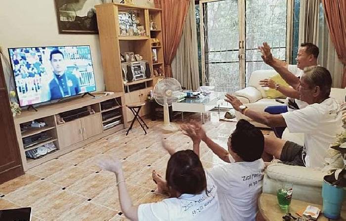 C&acirc;u chuyện cảm động về HLV Kiatisak v&agrave; bố