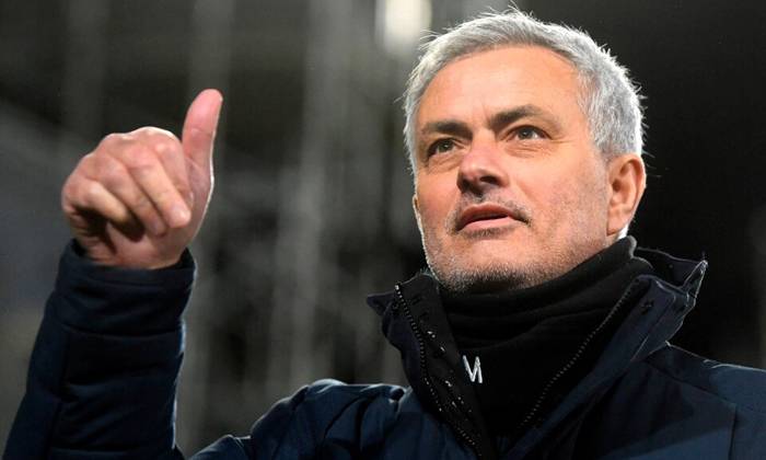 Dẫn dắt AS Roma, Jose Mourinho vẫn nhận tiền từ Tottenham