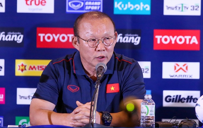 Họp b&aacute;o sau trận Việt Nam vs Th&aacute;i Lan: HLV Park Hang Seo khen ngợi học tr&ograve;