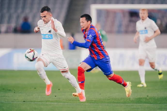 Soi k&egrave;o phạt g&oacute;c Consadole Sapporo vs Yokohama Marinos, 11h ng&agrave;y 6/6