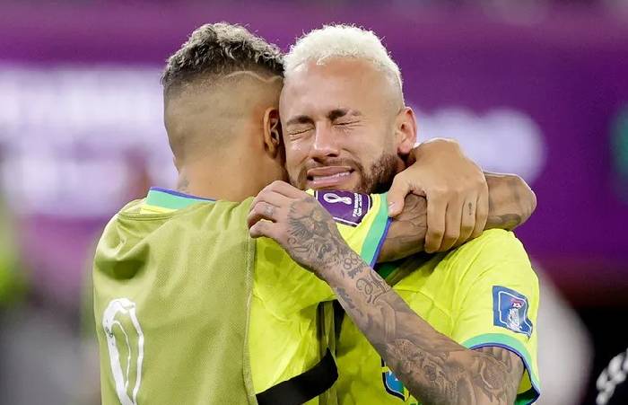 Neymar bị phạt gần 80 tỷ v&igrave; ngang nhi&ecirc;n vi phạm ph&aacute;p luật