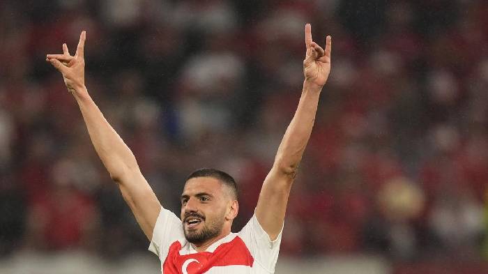 Người h&ugrave;ng Thổ Nhĩ Kỳ nhận &aacute;n phạt v&igrave; h&agrave;nh động lạ