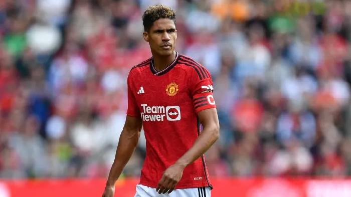 Bỏ qua Real, Varane gọi huyền thoại M.U l&agrave; idol lớn nhất trong đời