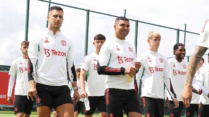 Buộc phải bỏ đ&agrave;m ph&aacute;n, M.U c&oacute; thể để mất CDM hay nhất World Cup