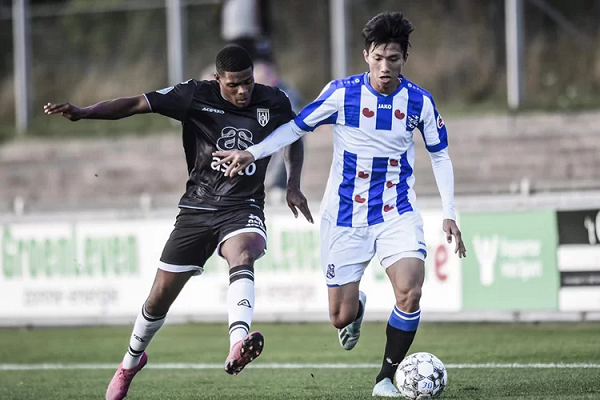 Đo&agrave;n Văn Hậu tiếp tục phải dự bị trận Heerenveen vs Zwolle