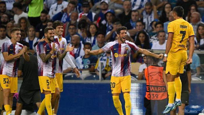 Ng&atilde; vật xuống v&igrave; đau, sao Barca khiến CĐV đứng ngồi kh&ocirc;ng y&ecirc;n