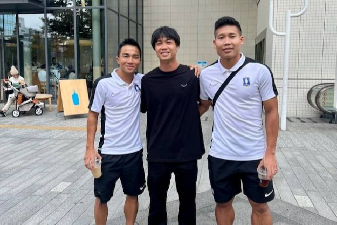 C&ocirc;ng Phượng t&igrave;nh cờ gặp Chanathip ở Nhật Bản