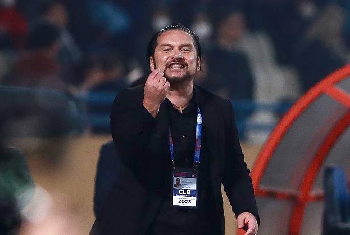 HLV Popov mỉa mai trọng t&agrave;i sau trận thắng SLNA