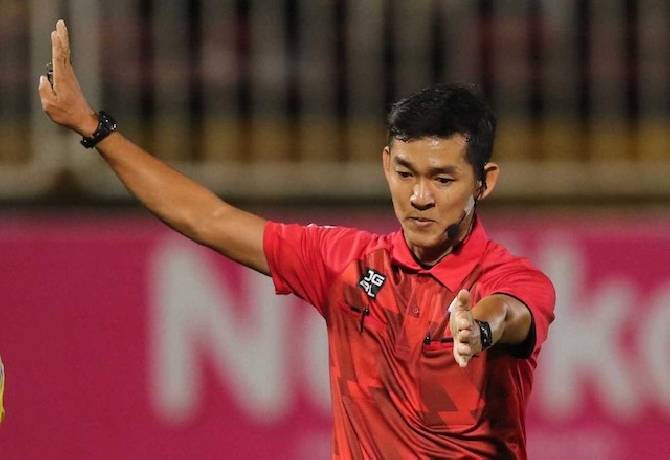 Th&ecirc;m một HLV ch&ecirc; trọng t&agrave;i sau v&ograve;ng 3 V.League