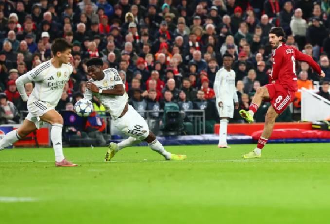 VAR g&acirc;y phẫn nộ ở trận Liverpool gặp Real Madrid 