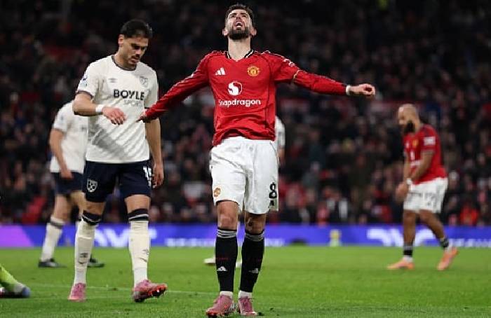 Roy Keane chỉ tr&iacute;ch MU đang &lsquo;hoảng sợ&rsquo;