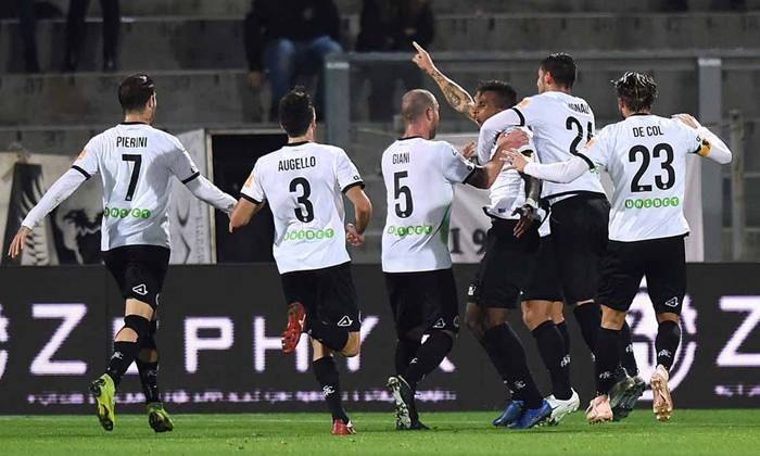 Soi k&egrave;o phạt g&oacute;c Salernitana vs Spezia, 2h45 ng&agrave;y 8/2