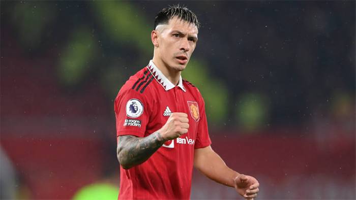 MU x&aacute;c nhận tin dữ về Lisandro Martinez