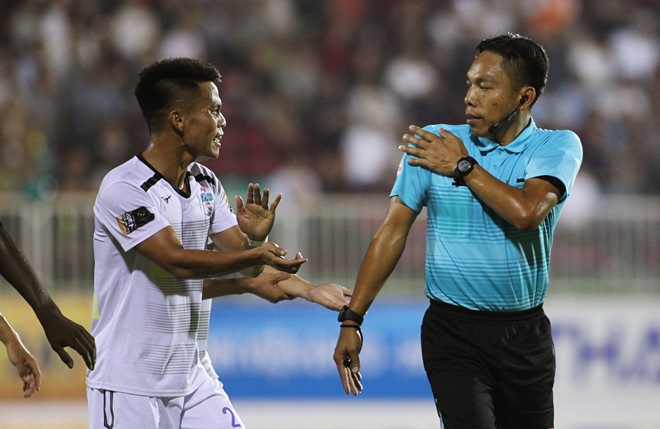 HAGL thua oan v&igrave; trọng t&agrave;i?