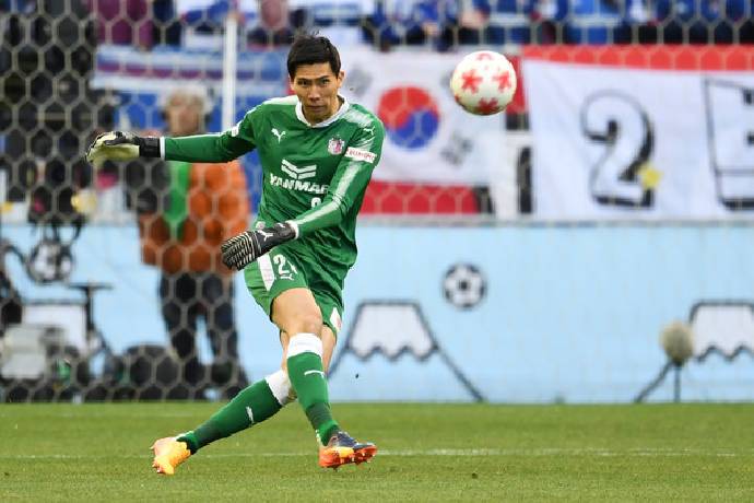 Thủ m&ocirc;n mắc sai lầm, đội b&oacute;ng của Văn L&acirc;m thua ngược ph&uacute;t 90+3'